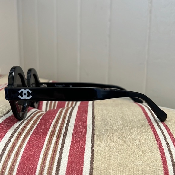 Chanel Paris Runway Round Sunglasses in Black Like New - Picture 11 of 16